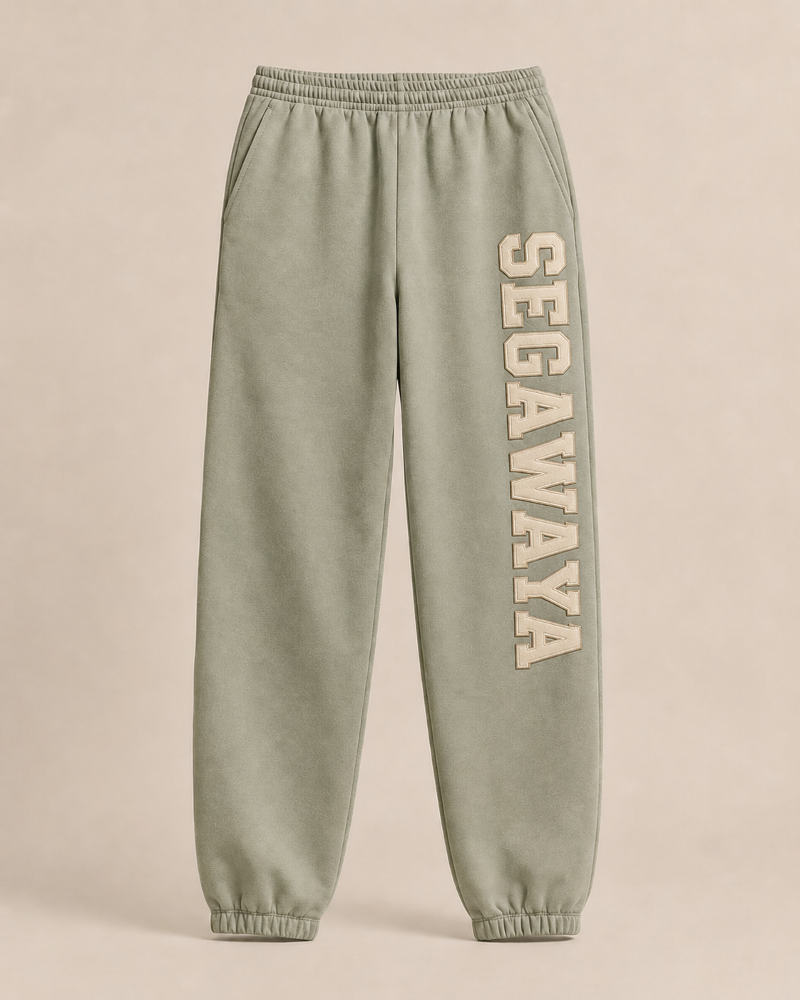 SEGAWAYA と刺繍したセージグリーンのスウェットパンツ